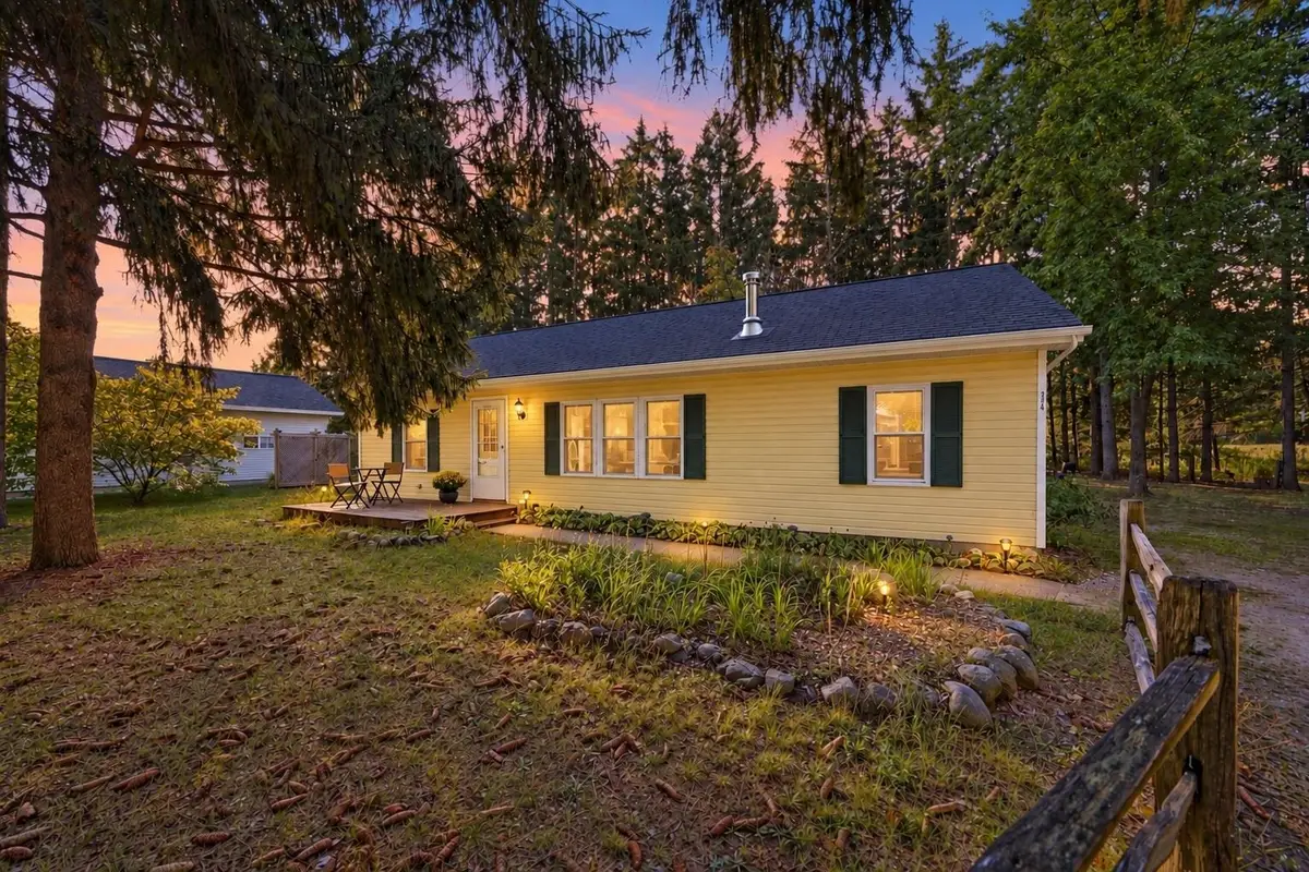 208 E Seventh, Northport, MI 49670 - #1