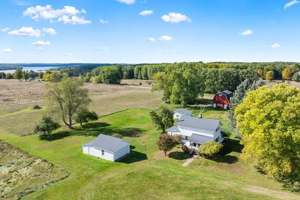 12429 Miller RD, RapidCity, MI 49676