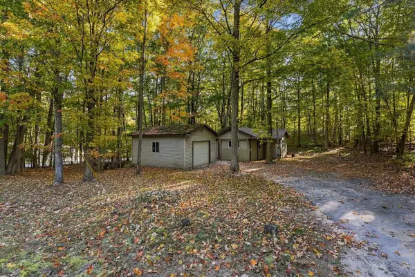 4745 Oakwood DR, LakeAnn, MI 49650