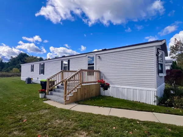 397 Fairway DR, Cadillac, MI 49601