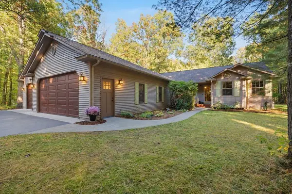 1627 White Oak, Interlochen, MI 49643