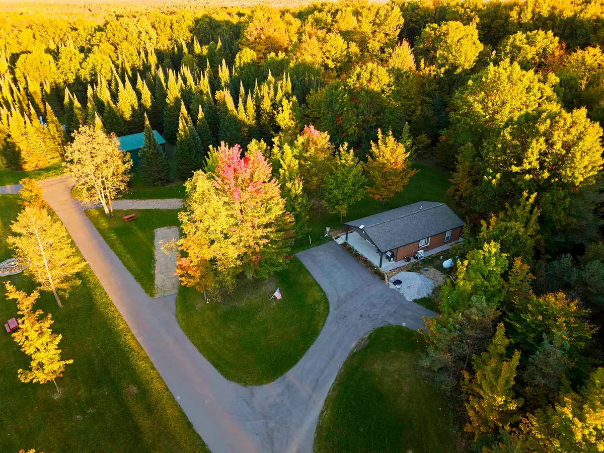 5933 Old Oak Tr SW Wildwood, Springfield, MI 49633 - #1