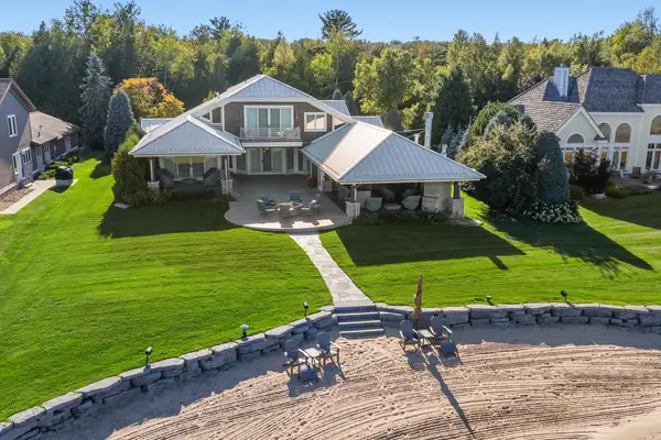6140 Pine Lake Club DR, Charlevoix, MI 49720