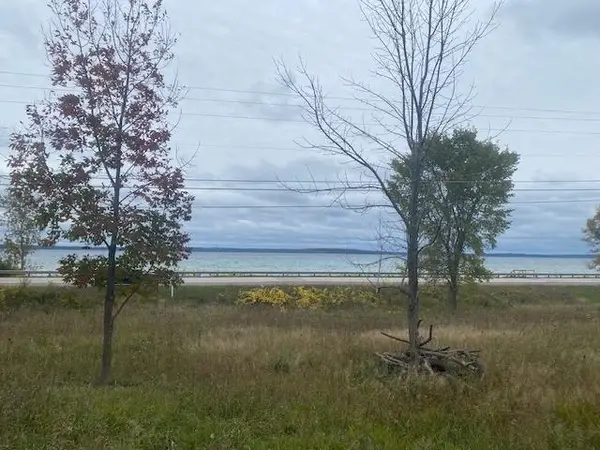 5382 SW Bayshore DR, SuttonsBay, MI 49682