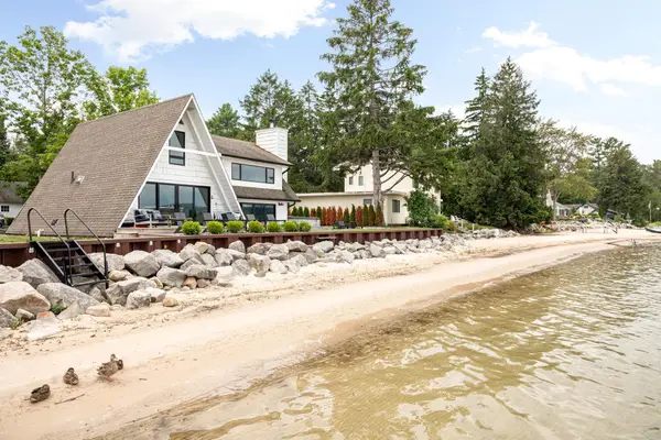 379 S Shore DR, SuttonsBay, MI 49682