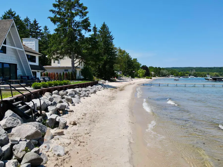 379 S Shore DR, Suttons Bay, MI 49682 - #2