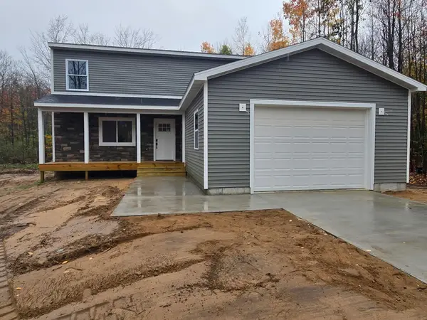 135 Spring Valley DR, Cadillac, MI 49601