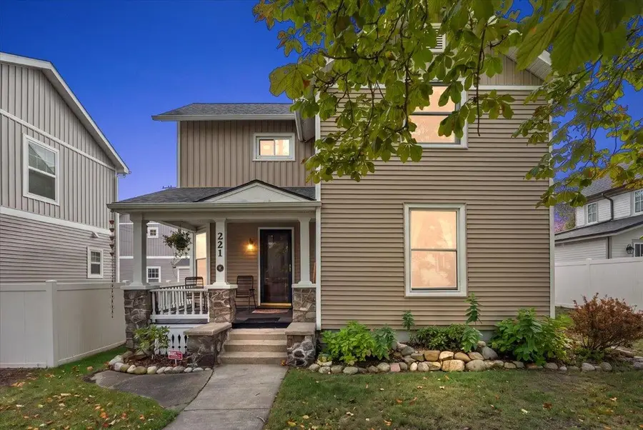 221 Boardman AVE, Traverse City, MI 49686 - #2