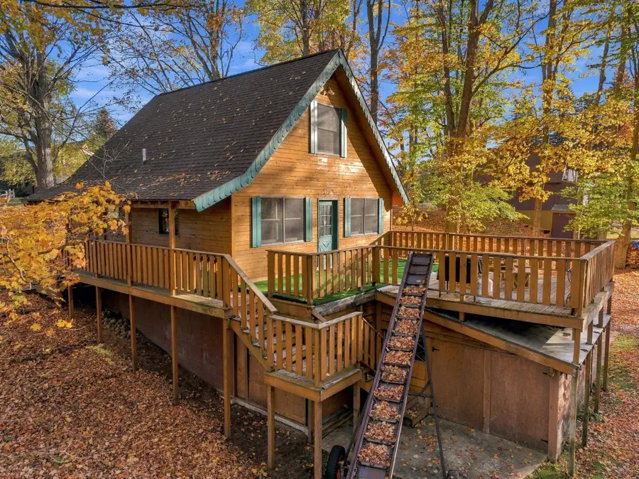7219 Fawn DR, Cadillac, MI 49601 - #3
