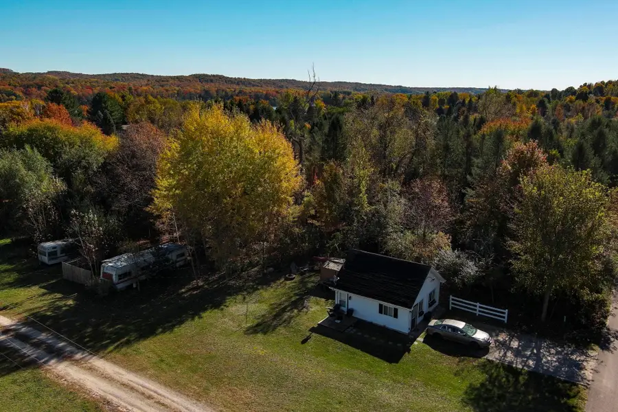 512 S Lake Shore DR, Leland, MI 49653 - #2