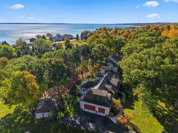 5552 S Spyglass Ridge, SuttonsBay, MI 49682