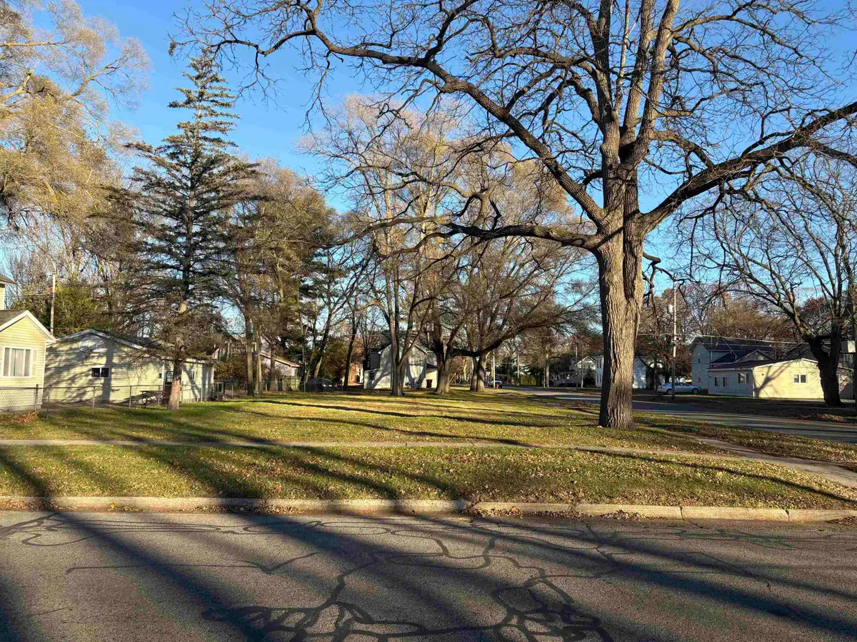 320 W Locust, Mount Pleasant, MI 48858 - #1