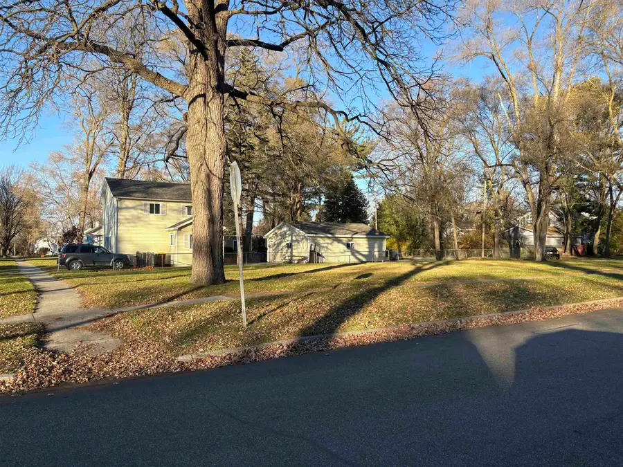 320 W Locust, Mount Pleasant, MI 48858 - #3