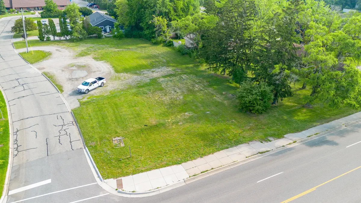 915 E Broomfield RD, Mount Pleasant, MI 48858 - #1