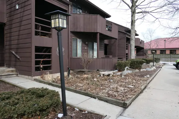 205 E Jolly RD, Lansing, MI 48910