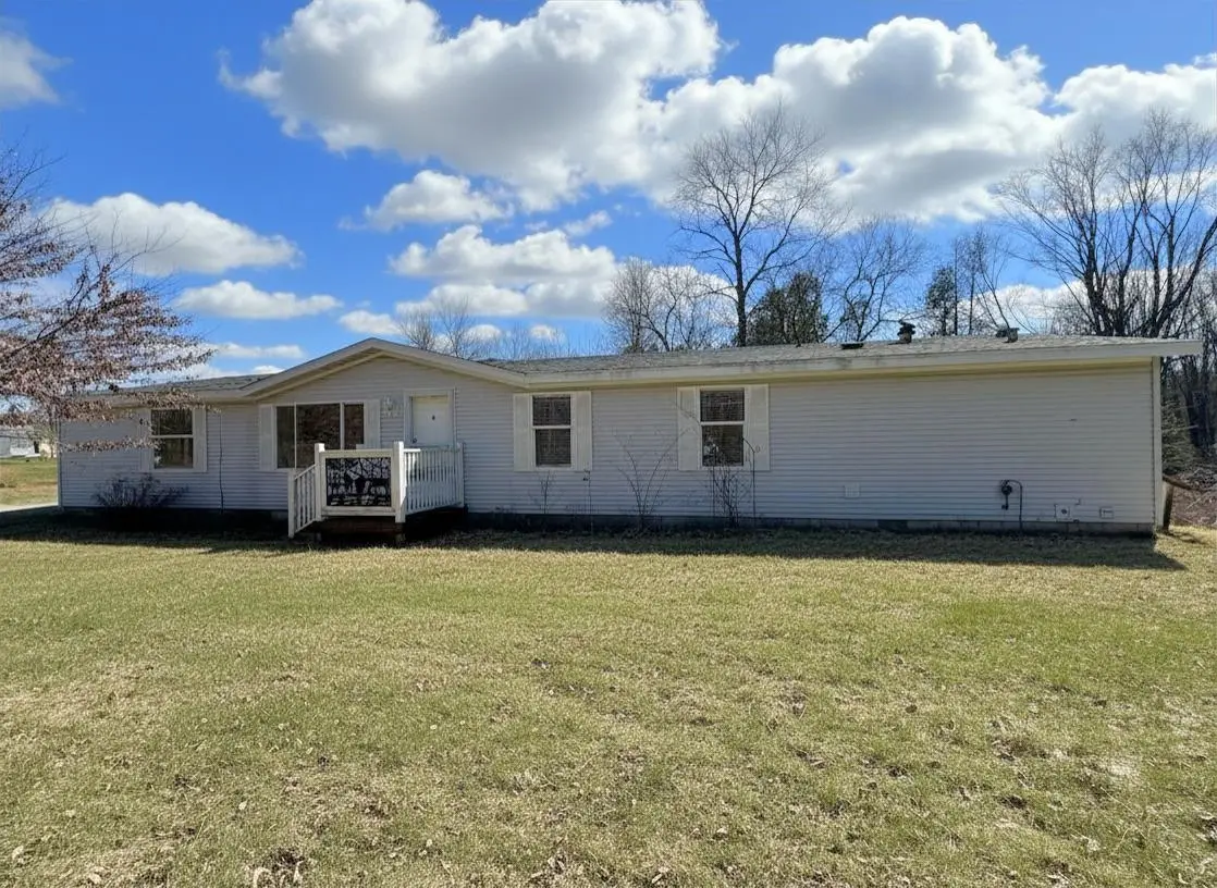 10389 S Grant AVE, Clare, MI 48617 - #1