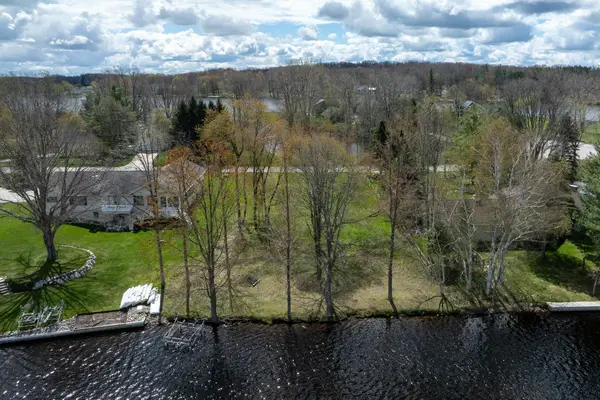 1286 Queensway DR, LakeIsabella, MI 48893