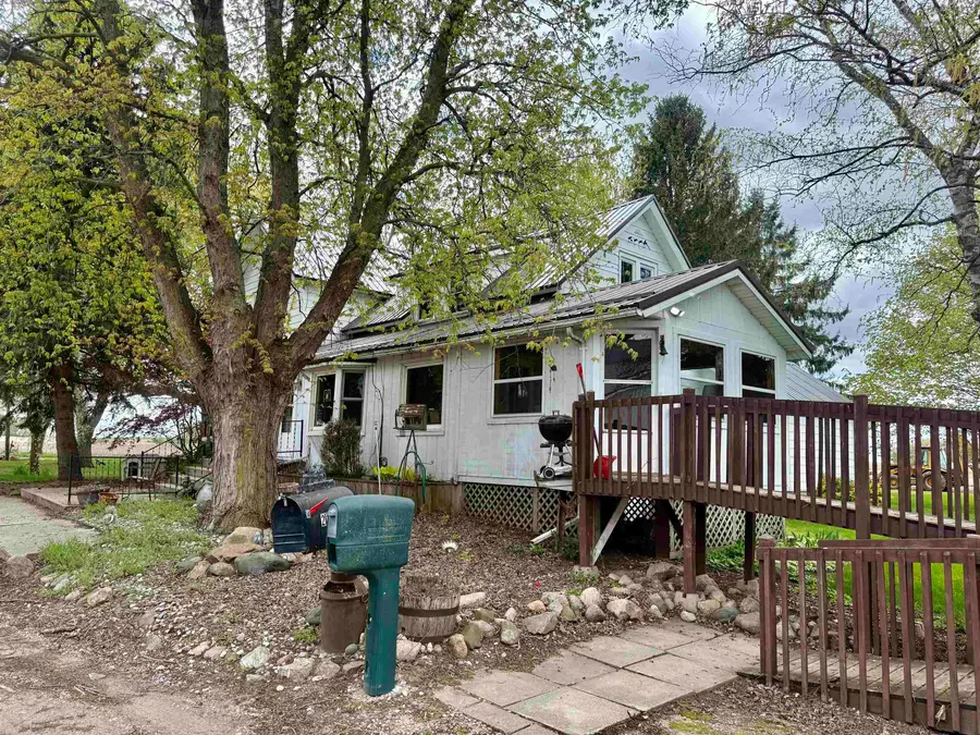 2298 W Hayes RD, Ithaca, MI 48847 - #2