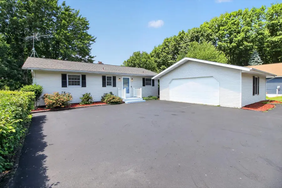 1132 Clubhouse DR, Lake Isabella, MI 48893 - #3