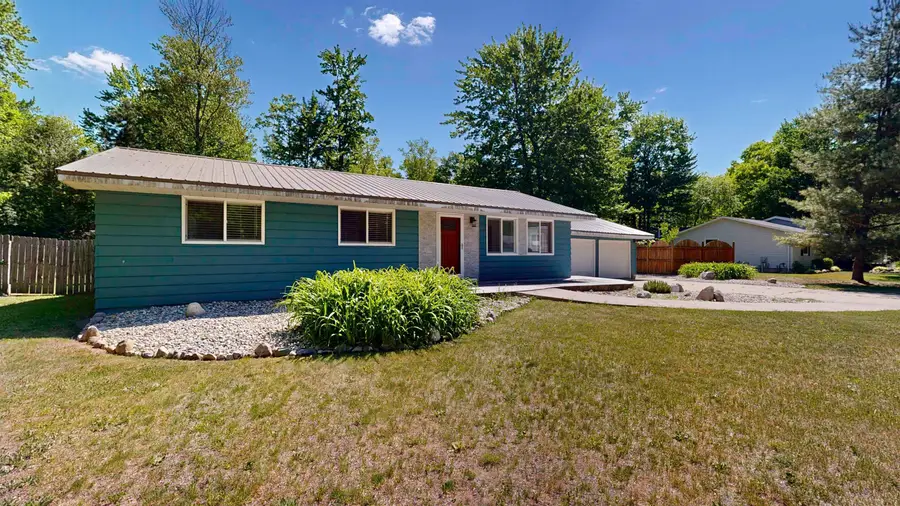 3042 Bischoff RD, Harrison, MI 48625 - #2