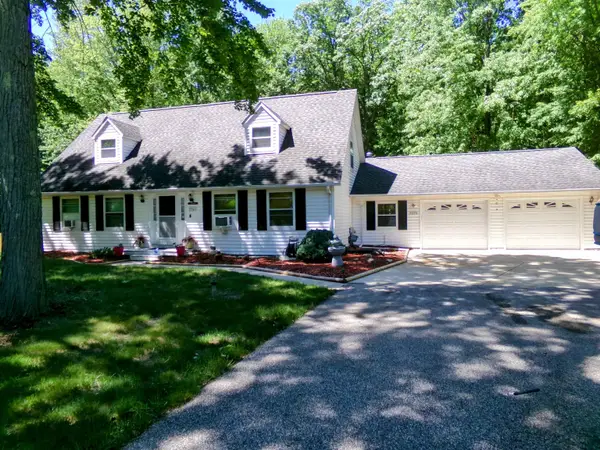 2341 E Cherrywood, Midland, MI 48640