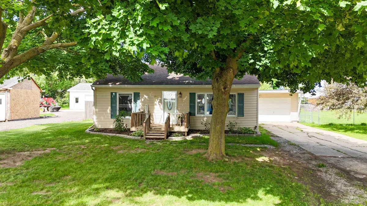 309 N 2nd ST, Shepherd, MI 48883 - #1