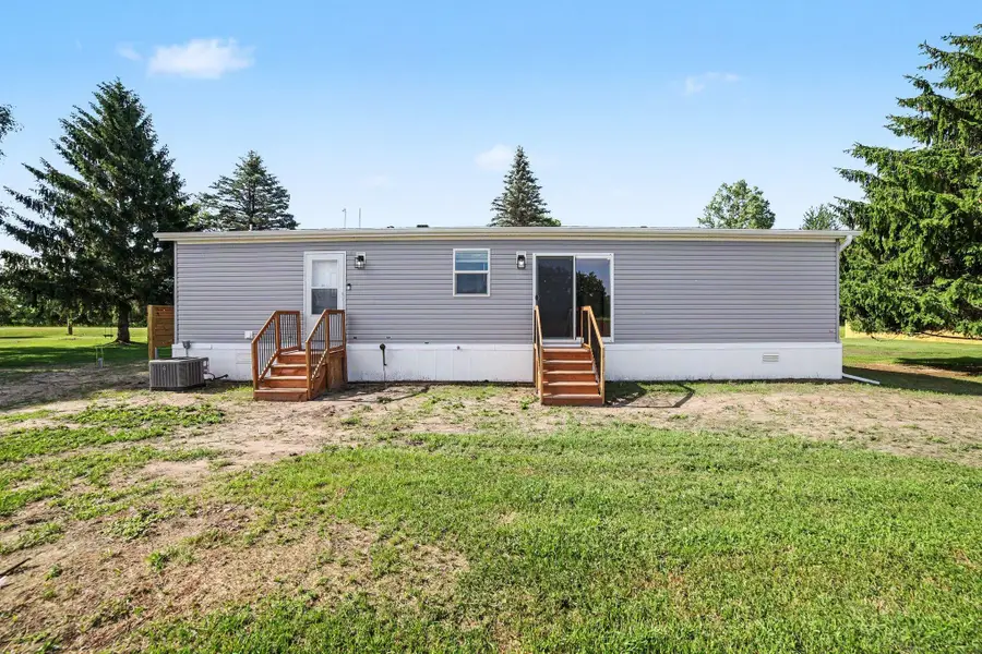 4390 W Seaman RD, Alma, MI 48801 - #2
