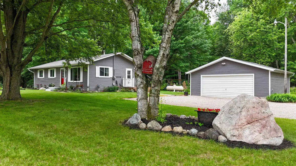 5190 S Vandecar RD, Deerfield, MI 48858 - #1
