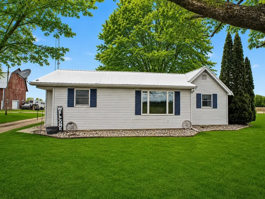 6596 W Washington RD, Ithaca, MI 48847 - #2