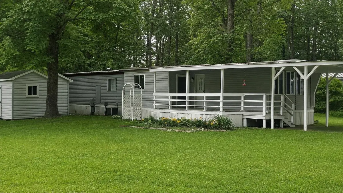 1284 Channel WAY, Gladwin, MI 48624 - #1