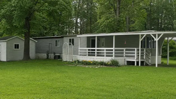 1284 Channel WAY, Gladwin, MI 48624