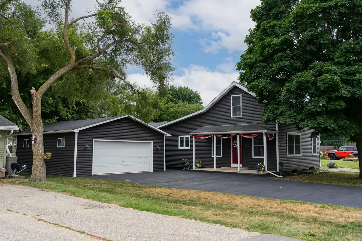 522 N 2nd, Shepherd, MI 48883 - #1
