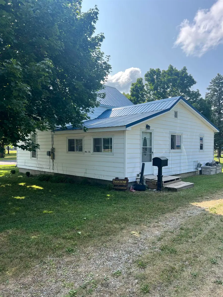 910 E Arcada, Ithaca, MI 48847 - #2