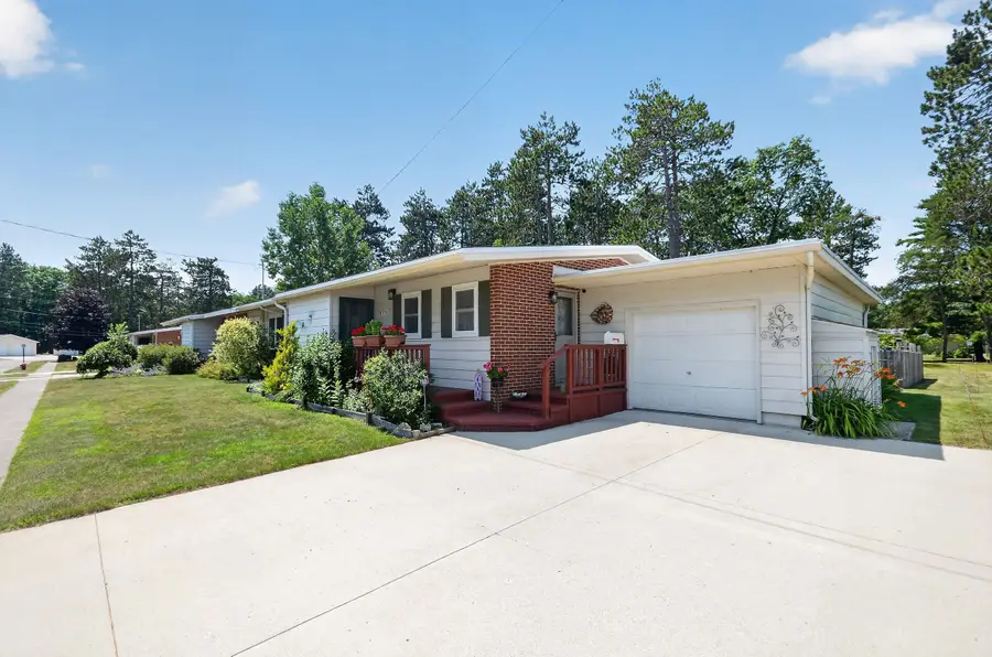 8715 Pennsylvania AVE, Oscoda, MI 48750 - #2