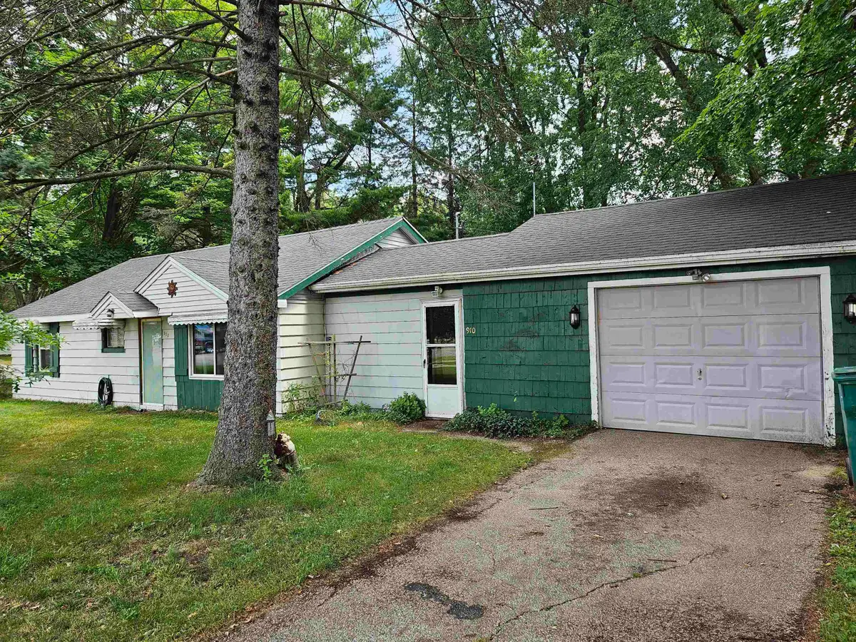 910 N Bowery, Gladwin, MI 48624 - #1