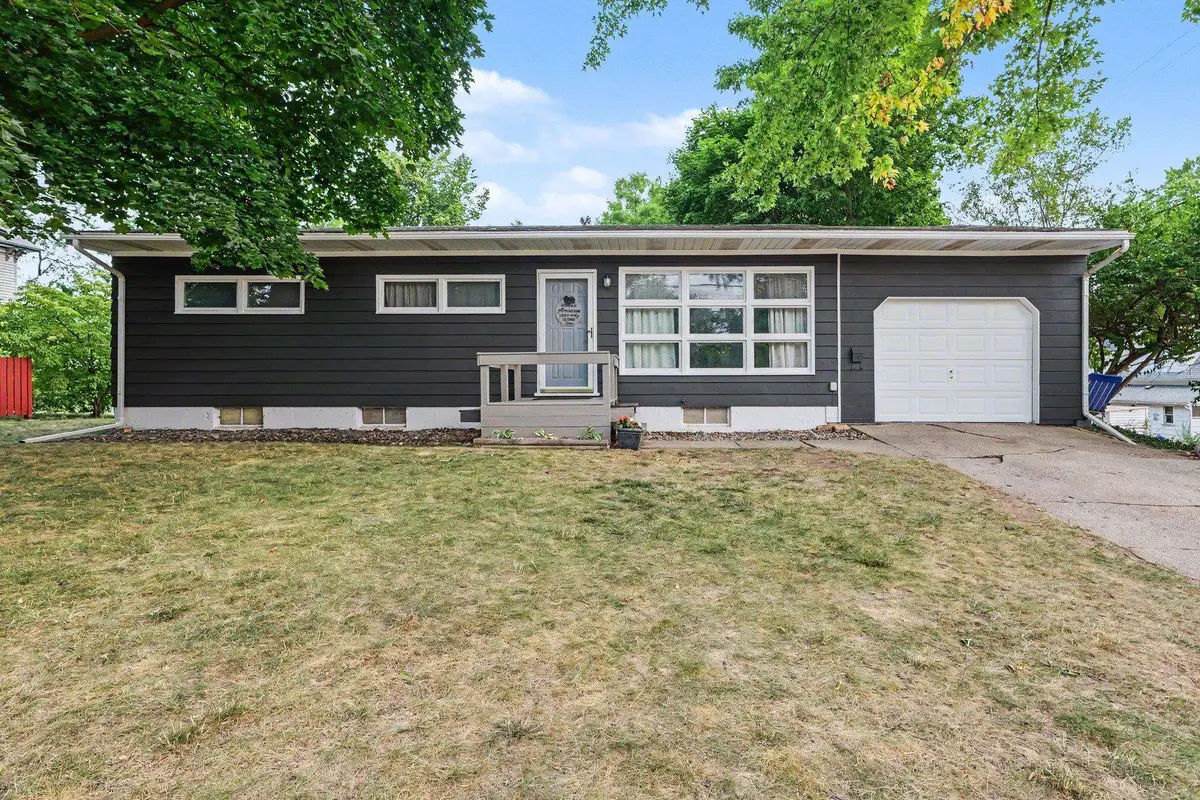 422 W Center, Alma, MI 48801 - #1