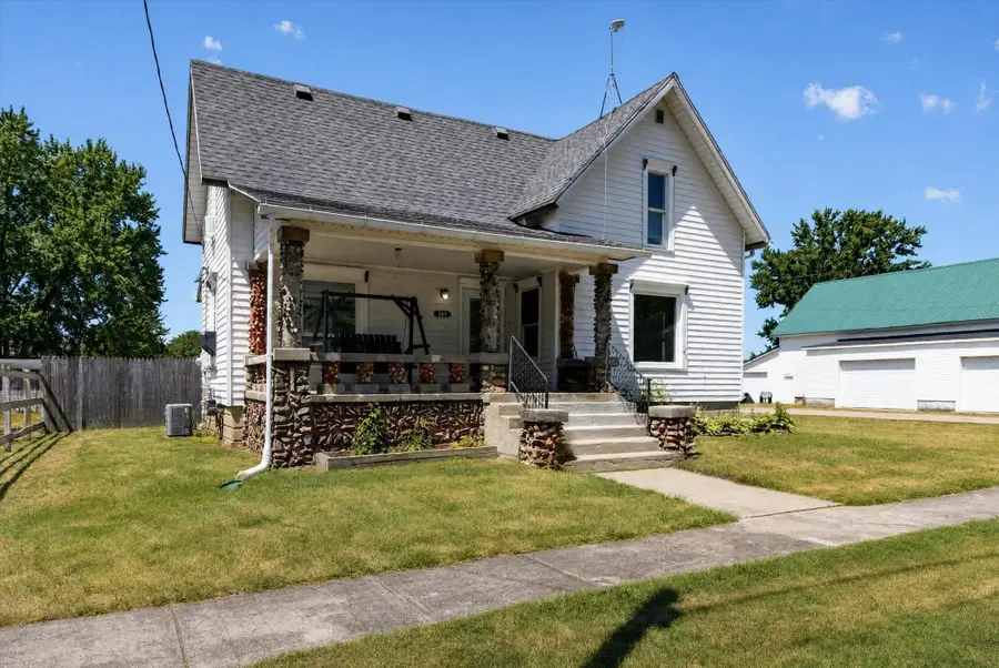 204 S Hodges DR, Perrinton, MI 48871 - #2