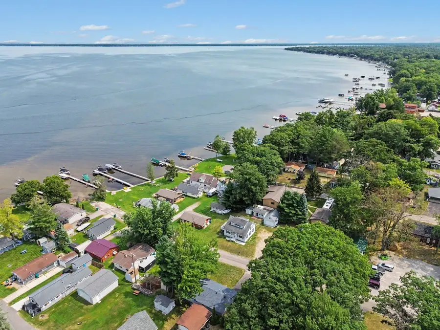 110 Guernsey, Houghton Lake, MI 48629 - #2