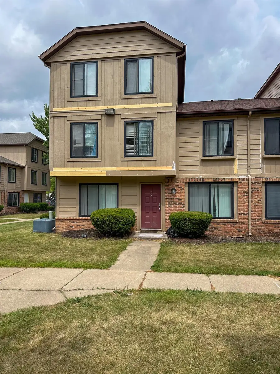 1825 A-5 S Crawford, Mount Pleasant, MI 48858 - #2