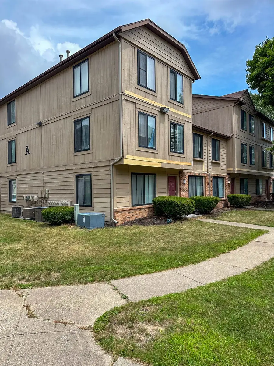 1825 A-5 S Crawford, Mount Pleasant, MI 48858 - #3