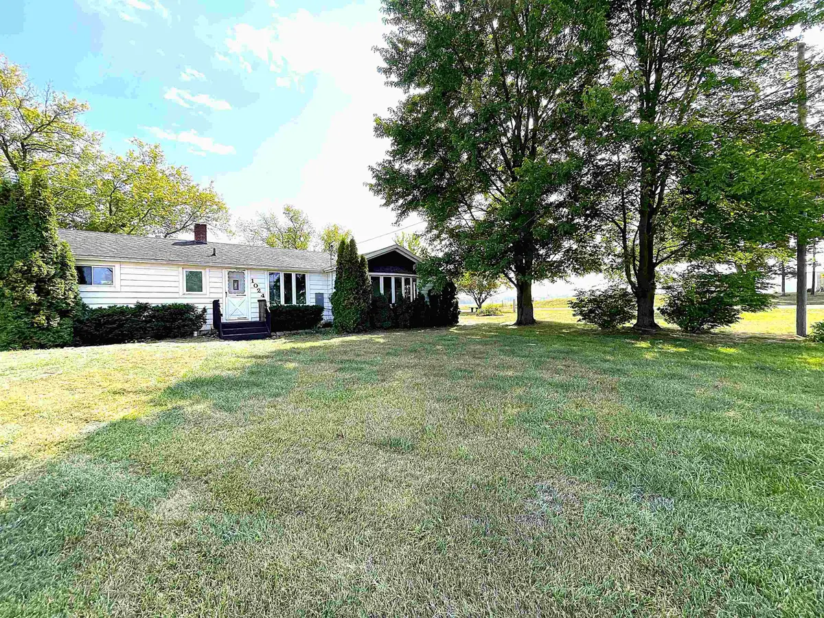 1024 E Weidman RD, Rosebush, MI 48878 - #1