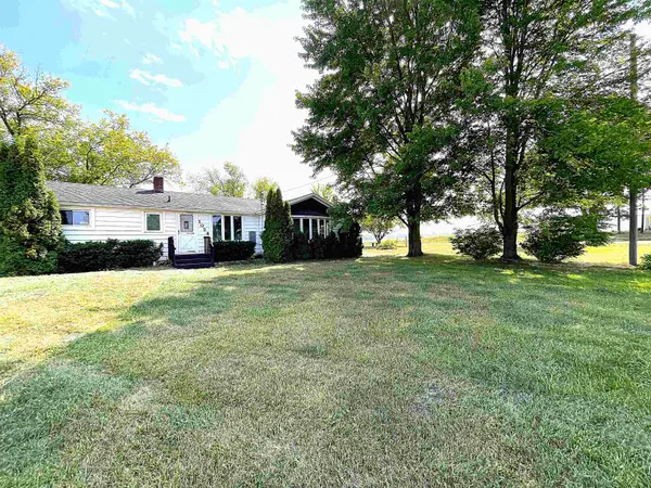 1024 E Weidman RD, Rosebush, MI 48878