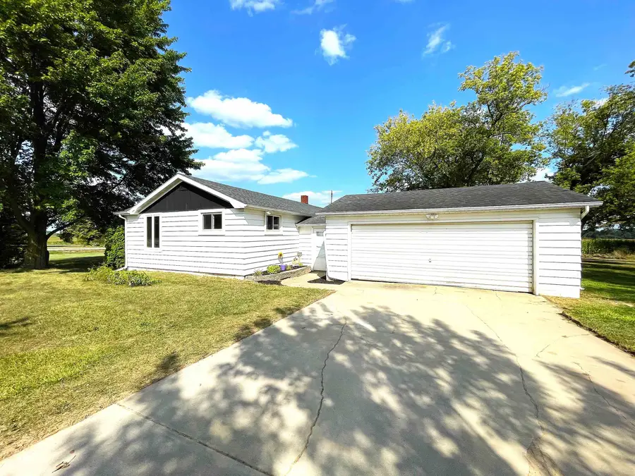 1024 E Weidman RD, Rosebush, MI 48878 - #3