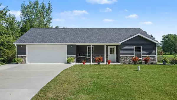 1009 Par, LakeIsabella, MI 48893