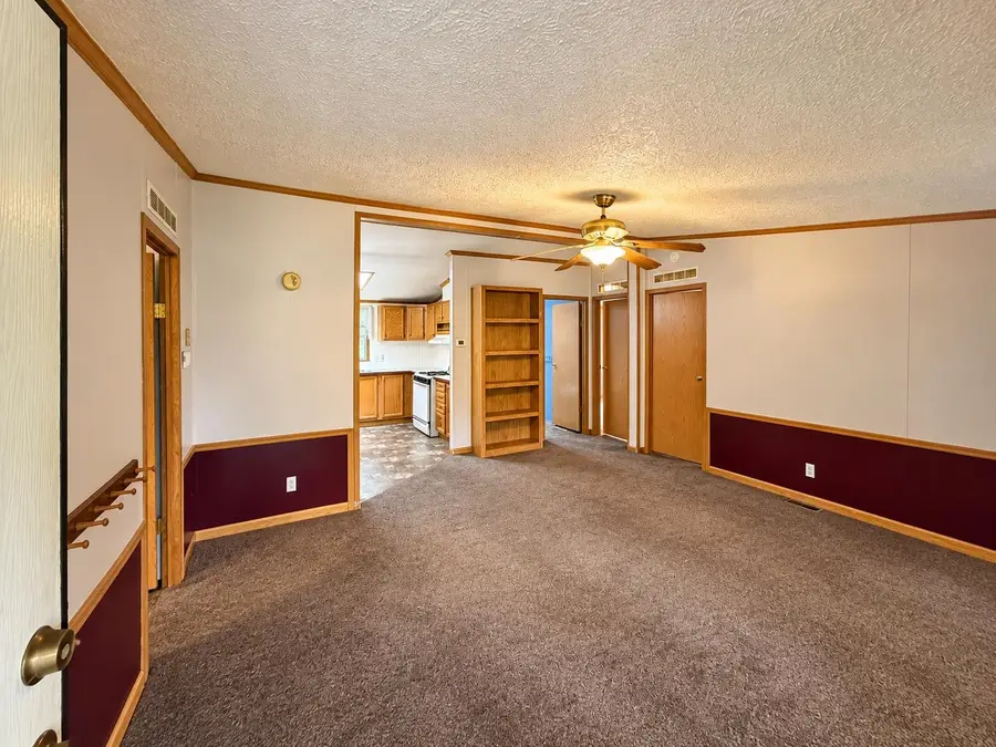 342 E Main ST, Elsie, MI 48831 - #2