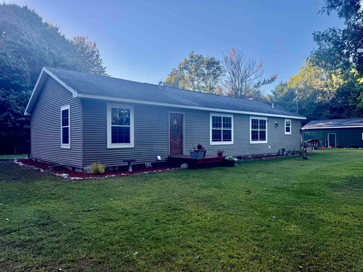 587 N Lewis, Shepherd, MI 48883 - #1