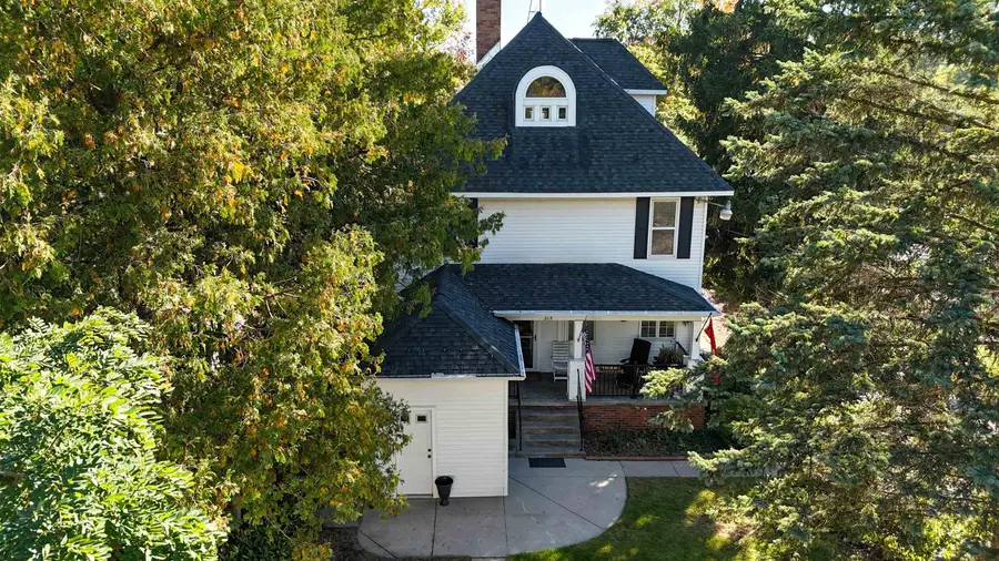 215 E Lincoln ST, Mount Pleasant, MI 48858 - #3