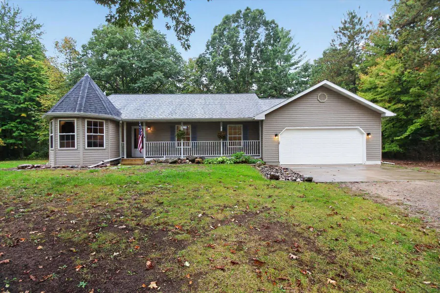 4325 W Tyler RD, Alma, MI 48801 - #2