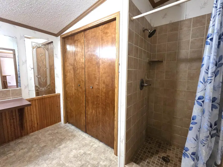 1990 Winegars, Gladwin, MI 48624 - #3