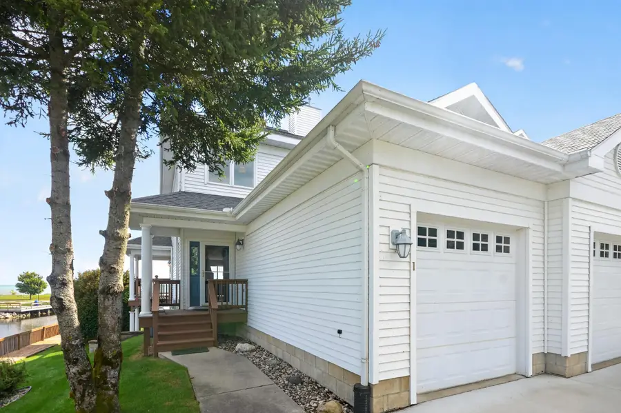 907 W Lake ST, Tawas City, MI 48763 - #2